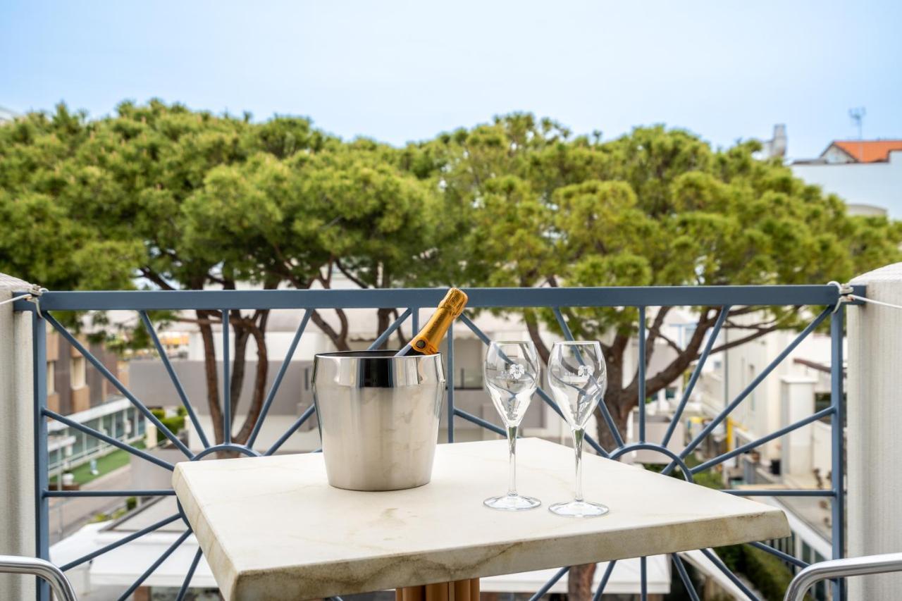 Royal Boutique Hotel Riccione Exteriör bild