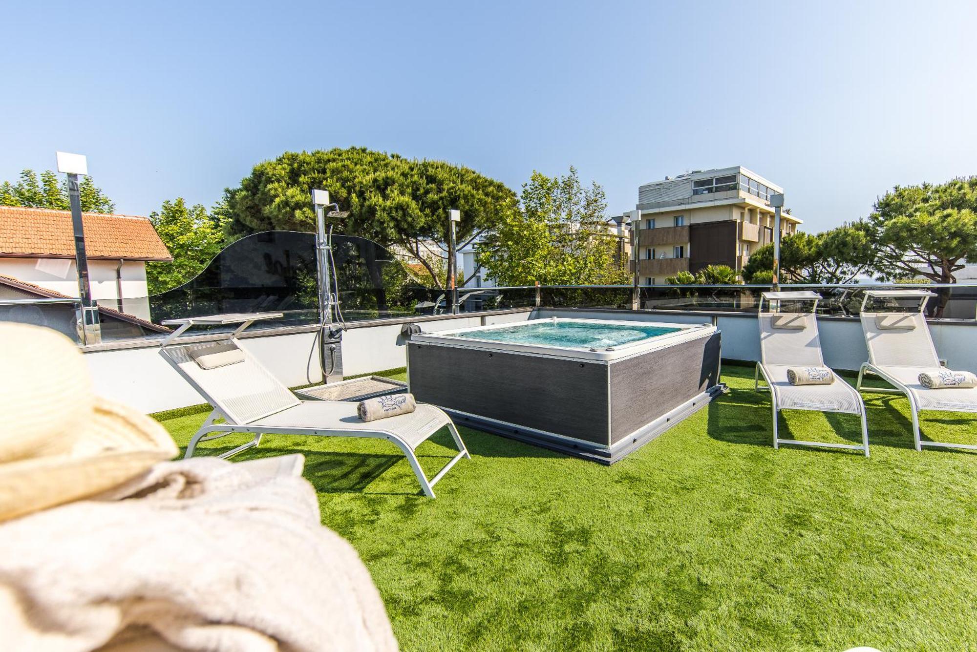 Royal Boutique Hotel Riccione Exteriör bild