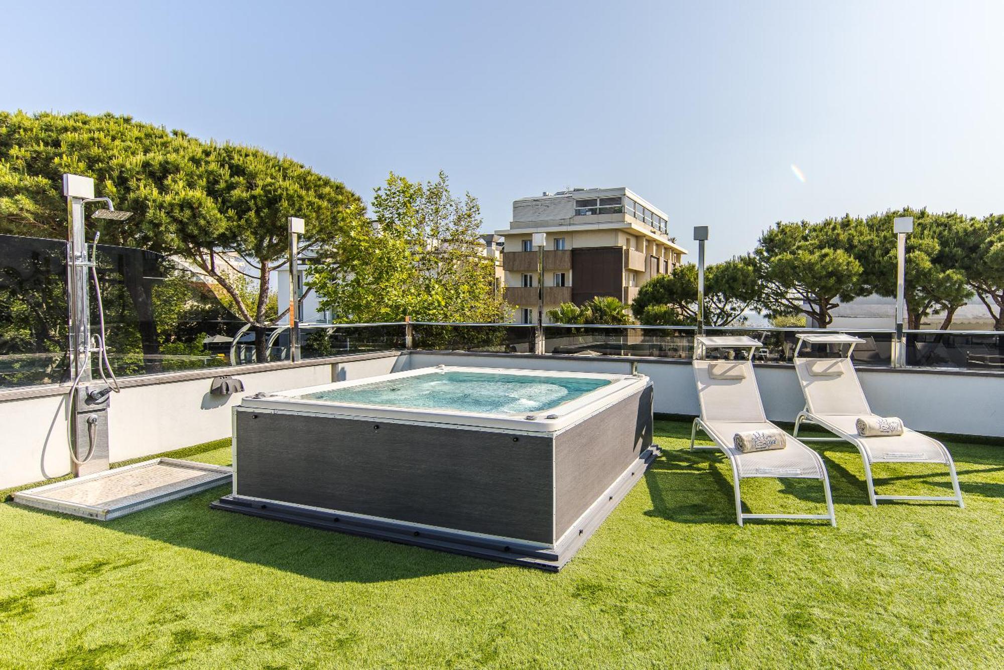 Royal Boutique Hotel Riccione Exteriör bild