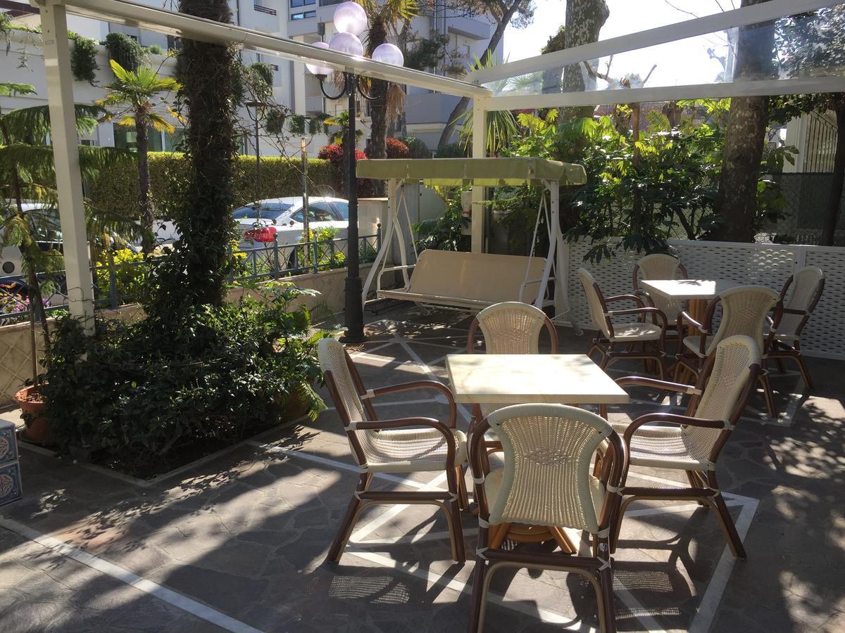 Royal Boutique Hotel Riccione Exteriör bild