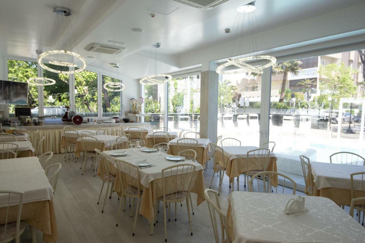 Royal Boutique Hotel Riccione Exteriör bild